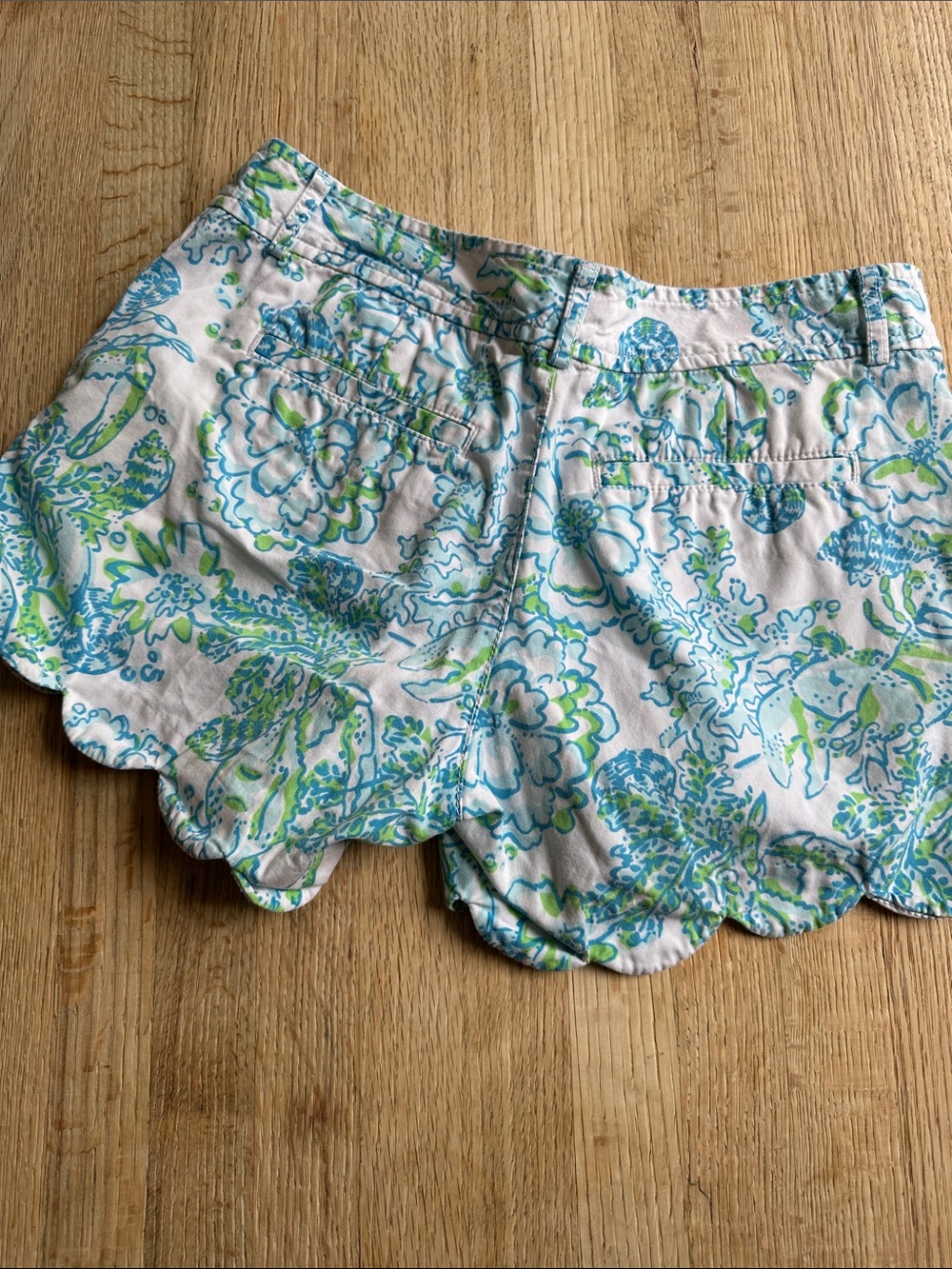 Lily Pulitzer Floral Scallop Hem Women's Shorts - Blue & Green - Picture 4 of 4
